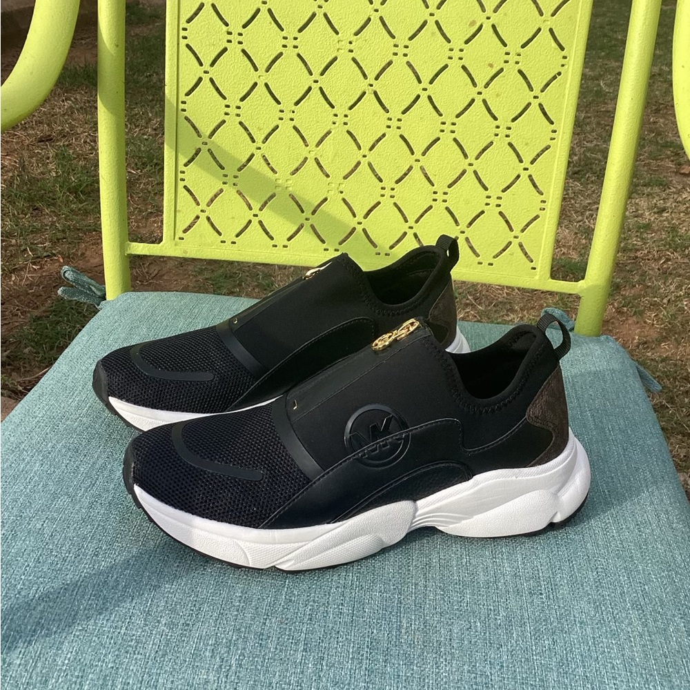 Michael Kors women’s Black/White Chunky Sole Sneakers size 8 Sami Zip Trainer